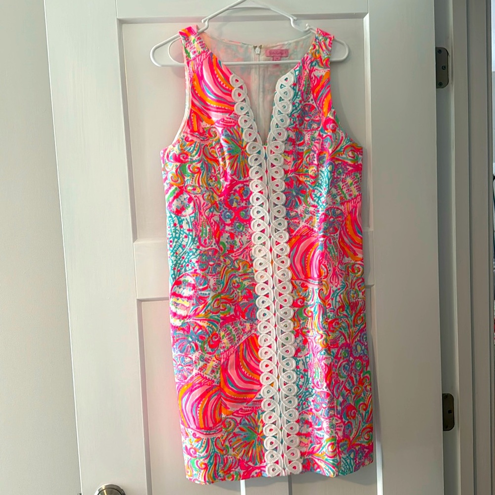 Lilly Pulitzer Shift Dress in LIKE NEW condition! Worn once. SHIPS FAST!